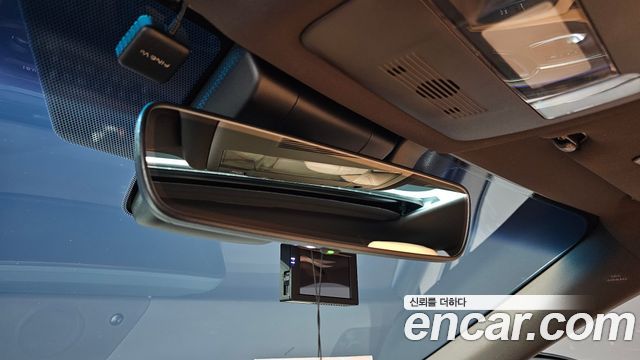Lexus ES 2019 — photo 24