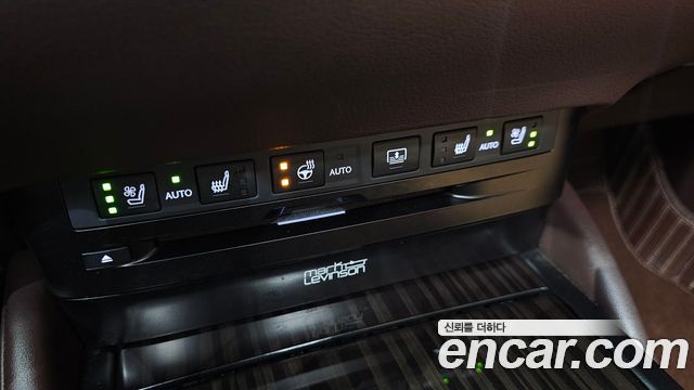 Lexus ES 2019 — photo 27