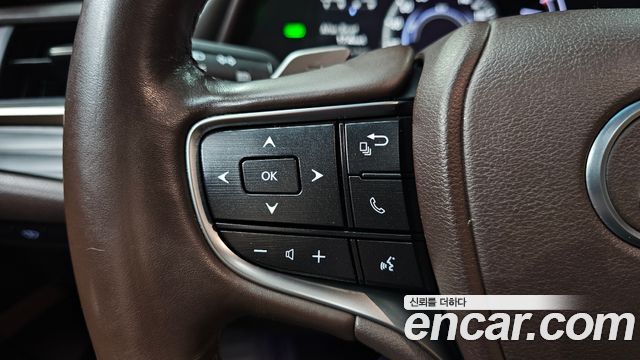 Lexus ES 2019 — photo 28
