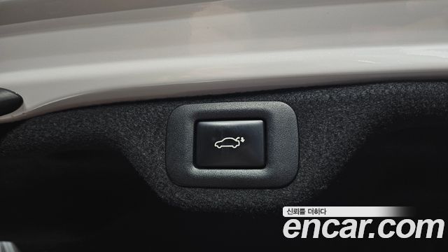 Lexus ES 2019 — photo 37