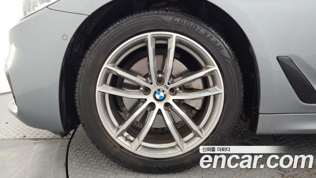 BMW 5-Series 2017 — photo 5