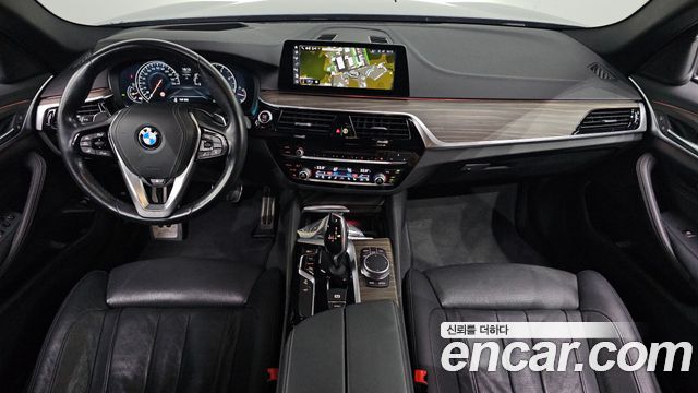 BMW 5-Series 2017 — photo 10