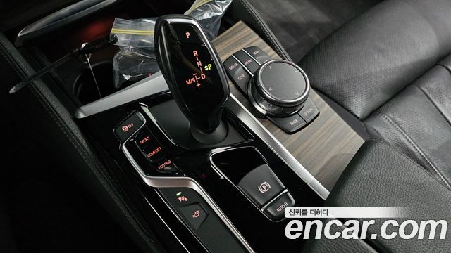 BMW 5-Series 2017 — photo 12