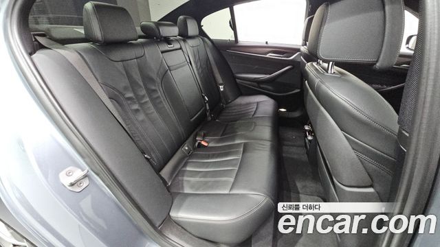 BMW 5-Series 2017 — photo 17