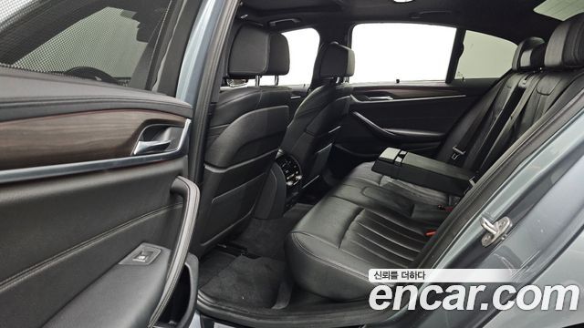 BMW 5-Series 2017 — photo 18