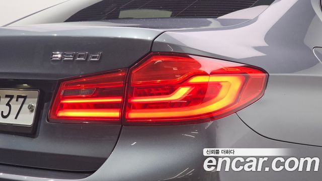 BMW 5-Series 2017 — photo 9