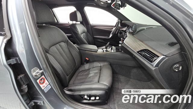 BMW 5-Series 2017 — photo 16