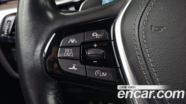 BMW 5-Series 2017 — photo 29