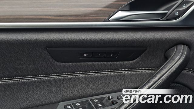 BMW 5-Series 2017 — photo 33