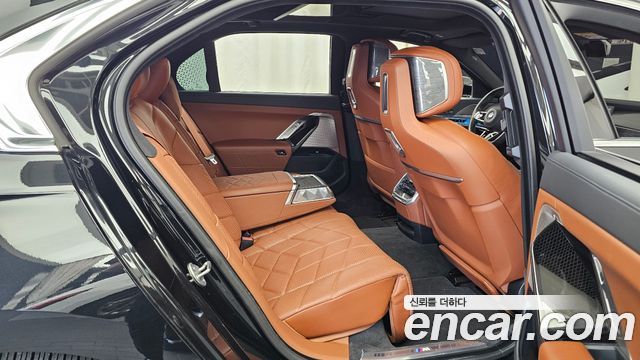 BMW i7 2024 — photo 17