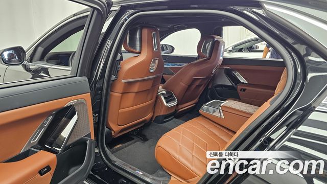 BMW i7 2024 — photo 18