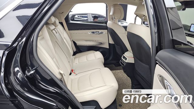 Genesis GV70 2021 — photo 12