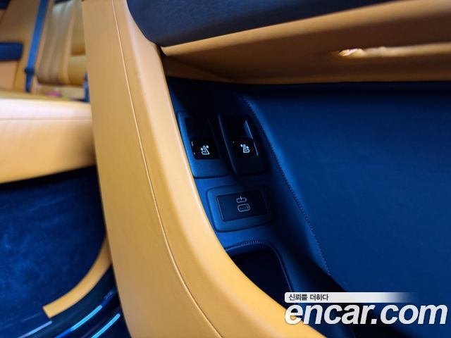 Rolls-Royce Cullinan 2020 — photo 17