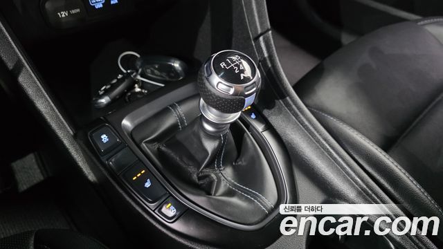Hyundai Veloster 2019 — photo 12