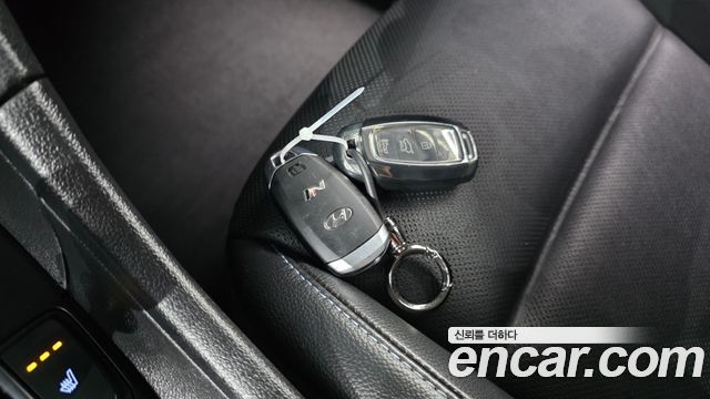 Hyundai Veloster 2019 — photo 22