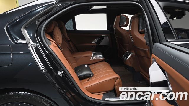 BMW i7 2024 — photo 17