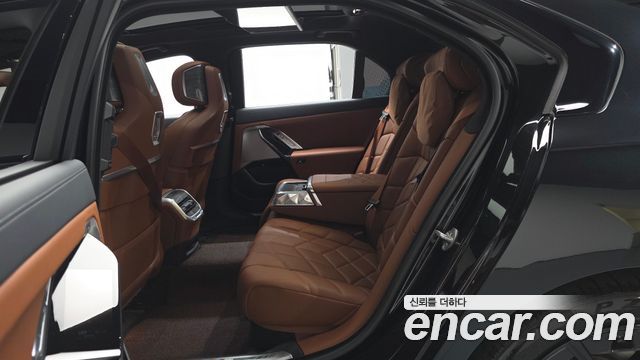 BMW i7 2024 — photo 18