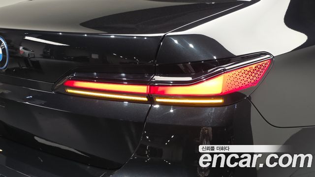 BMW i7 2024 — photo 9