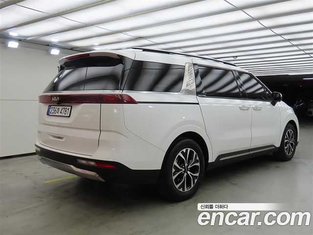 Kia Canival 2023 — photo 4