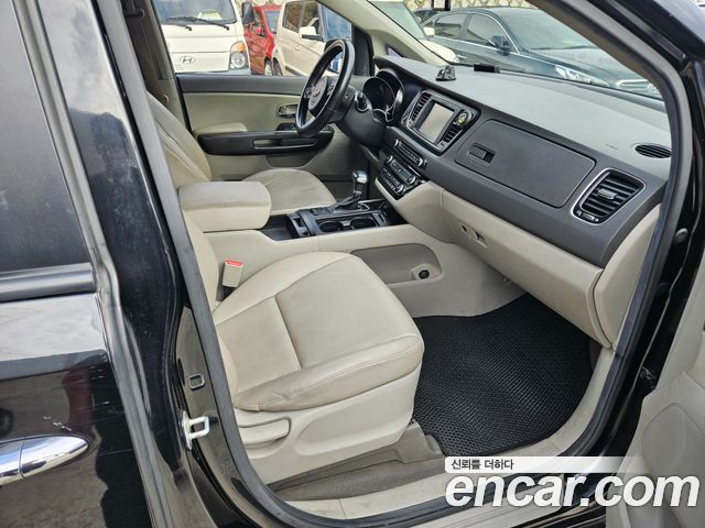 Kia Canival 2017 — photo 12