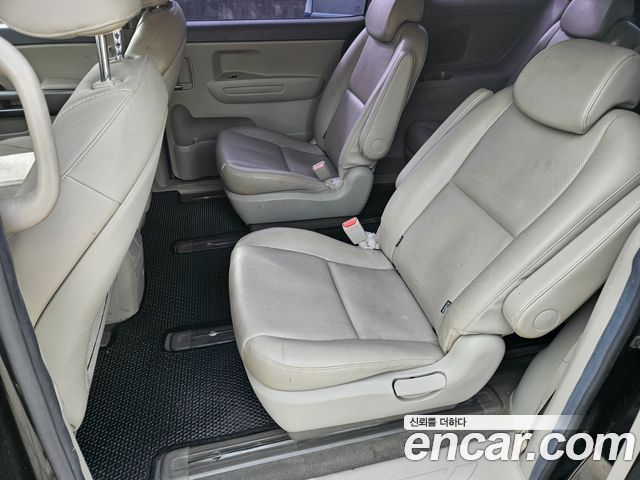 Kia Canival 2017 — photo 16