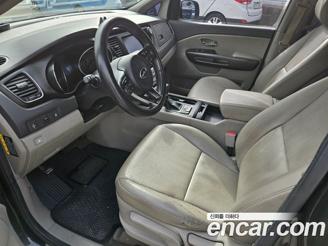 Kia Canival 2017 — photo 17