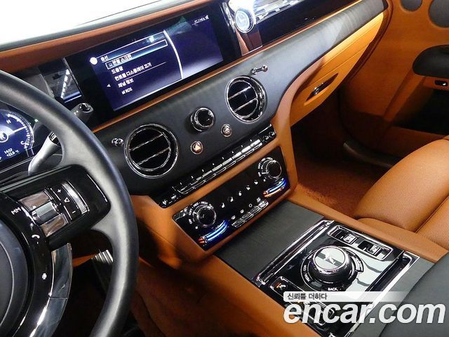 Rolls-Royce Ghost 2022 — photo 11