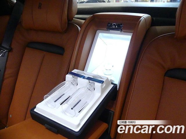 Rolls-Royce Ghost 2022 — photo 17