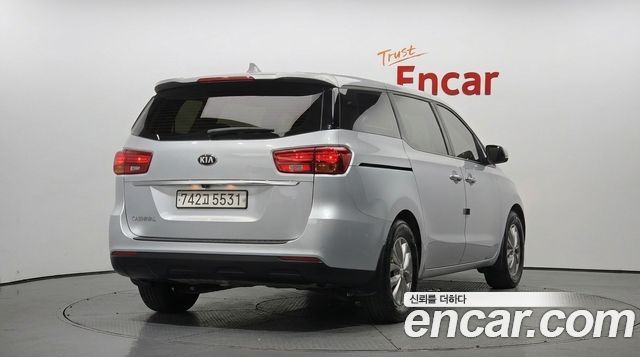Kia Canival 2020 — photo 2