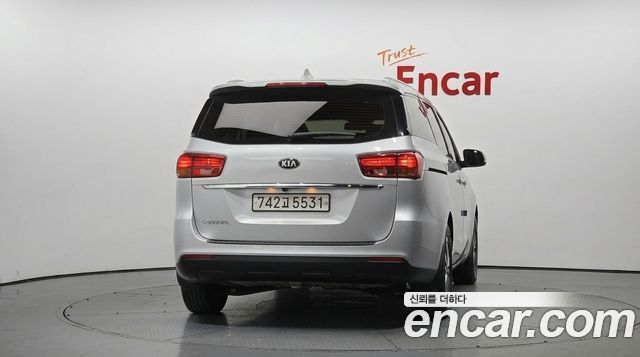 Kia Canival 2020 — photo 4