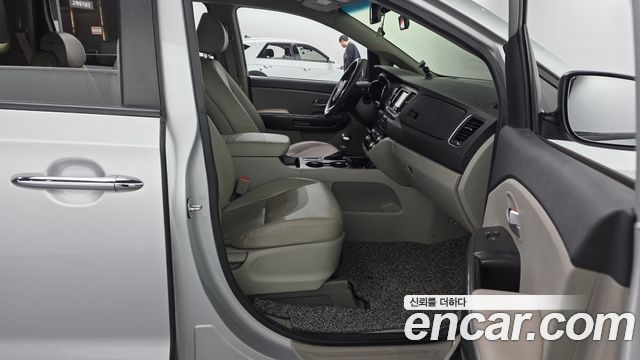 Kia Canival 2020 — photo 11