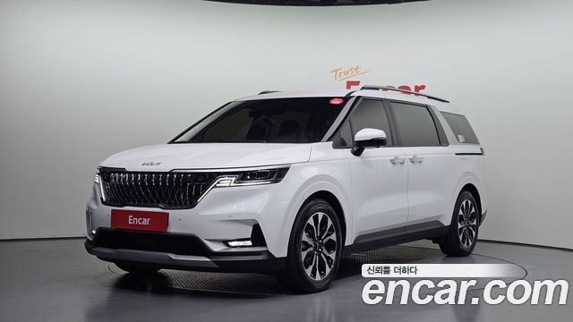 Kia Canival 2023 — photo 1