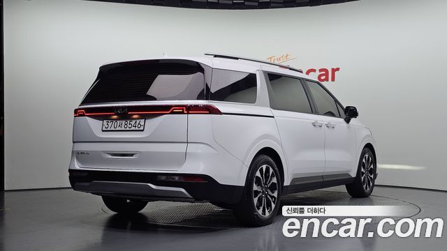 Kia Canival 2023 — photo 2