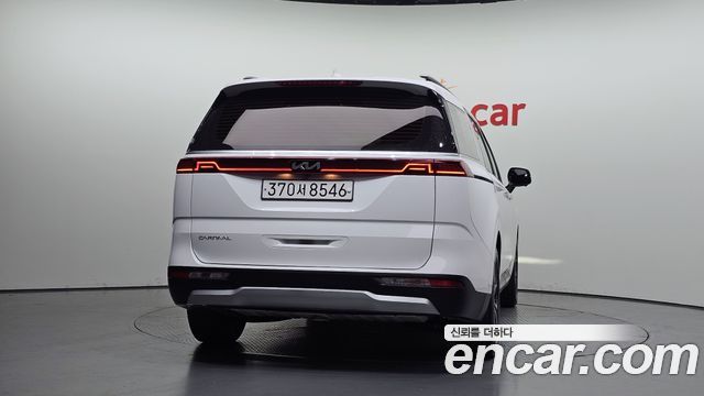 Kia Canival 2023 — photo 4