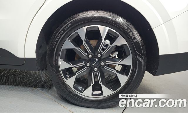 Kia Canival 2023 — photo 7