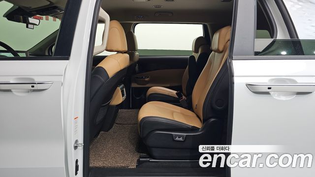 Kia Canival 2023 — photo 16