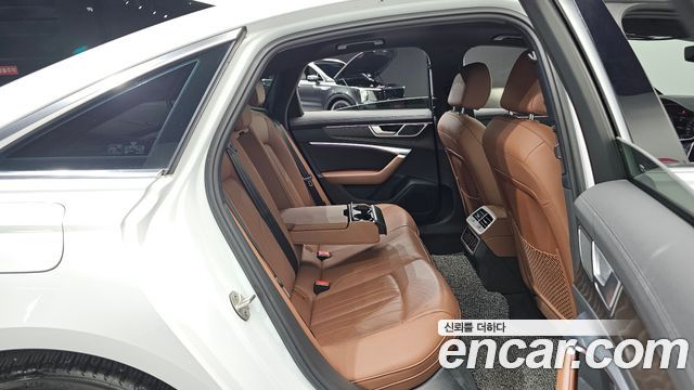 Audi A6 2022 — photo 17