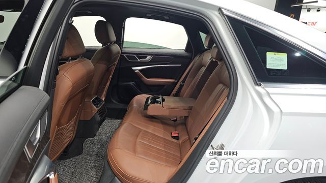 Audi A6 2022 — photo 18