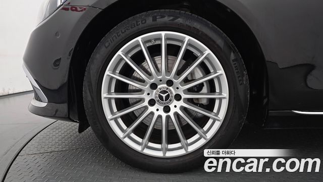 Mercedes-Benz E-Class 2022 — photo 5