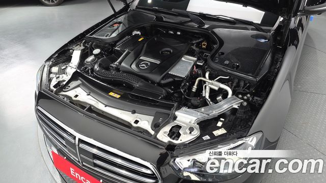 Mercedes-Benz E-Class 2022 — photo 6