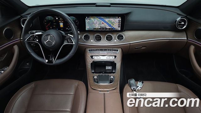 Mercedes-Benz E-Class 2022 — photo 10