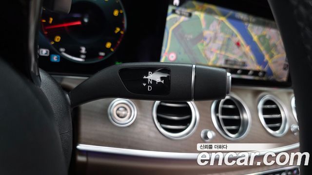 Mercedes-Benz E-Class 2022 — photo 12