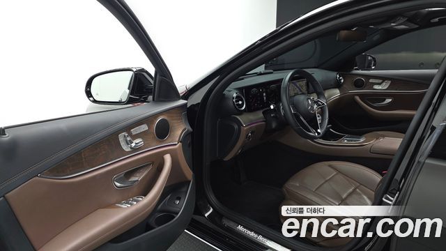 Mercedes-Benz E-Class 2022 — photo 13