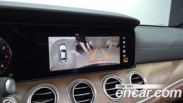 Mercedes-Benz E-Class 2022 — photo 21