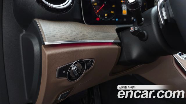 Mercedes-Benz E-Class 2022 — photo 29
