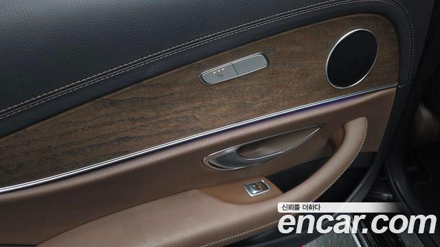 Mercedes-Benz E-Class 2022 — photo 30