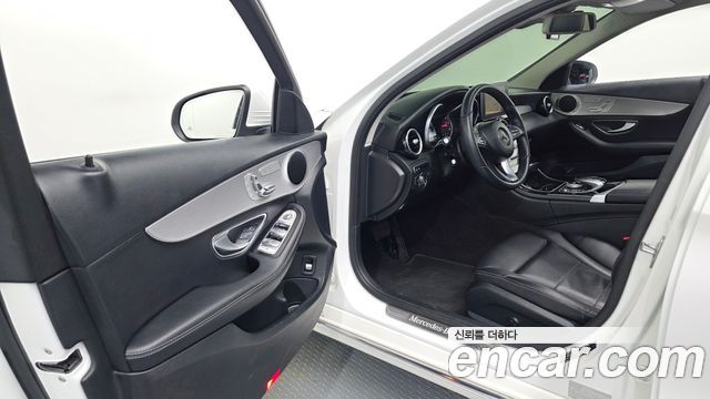 Mercedes-Benz C-Class 2017 — photo 10