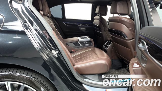 BMW 7-Series 2021 — photo 6