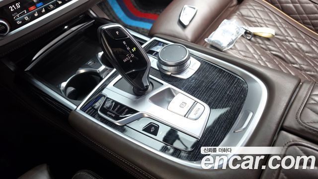 BMW 7-Series 2021 — photo 12