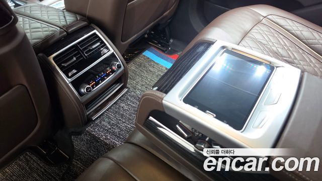 BMW 7-Series 2021 — photo 17